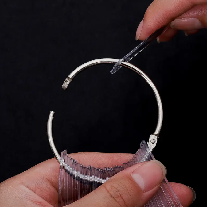Nail Display with Ring (50 Transparent Square Sticks)